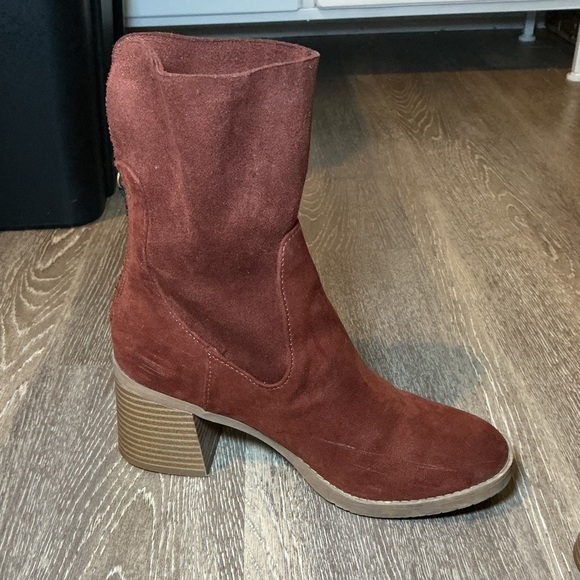 Women's Suede Ankle Boots - Picture 4 of 6